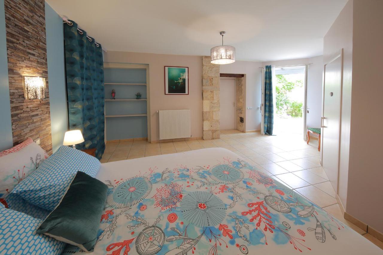 Bed and Breakfast La Loge des Fées Latillé Esterno foto