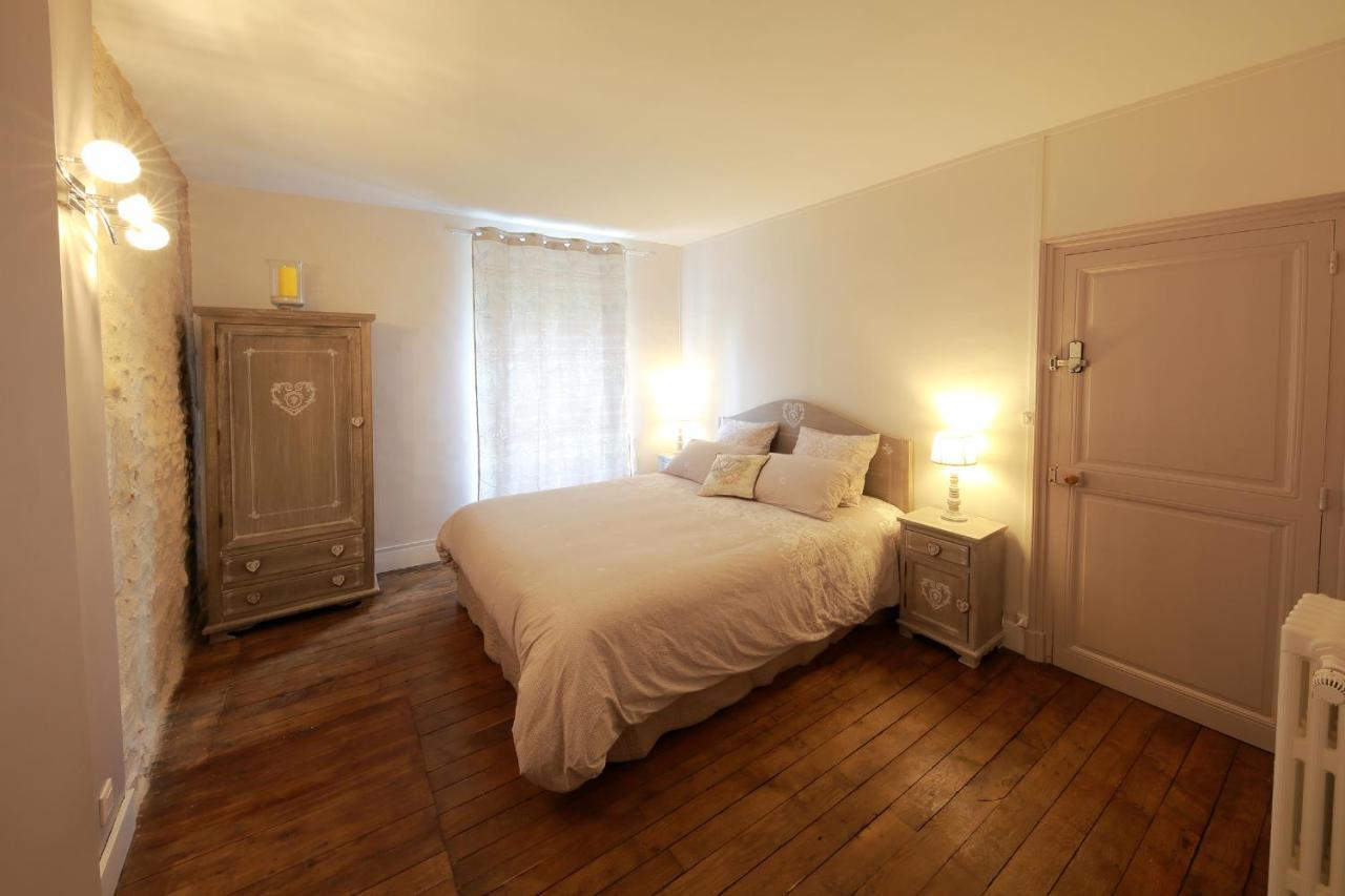 Bed and Breakfast La Loge des Fées Latillé Esterno foto
