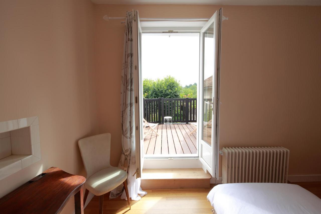 Bed and Breakfast La Loge des Fées Latillé Esterno foto